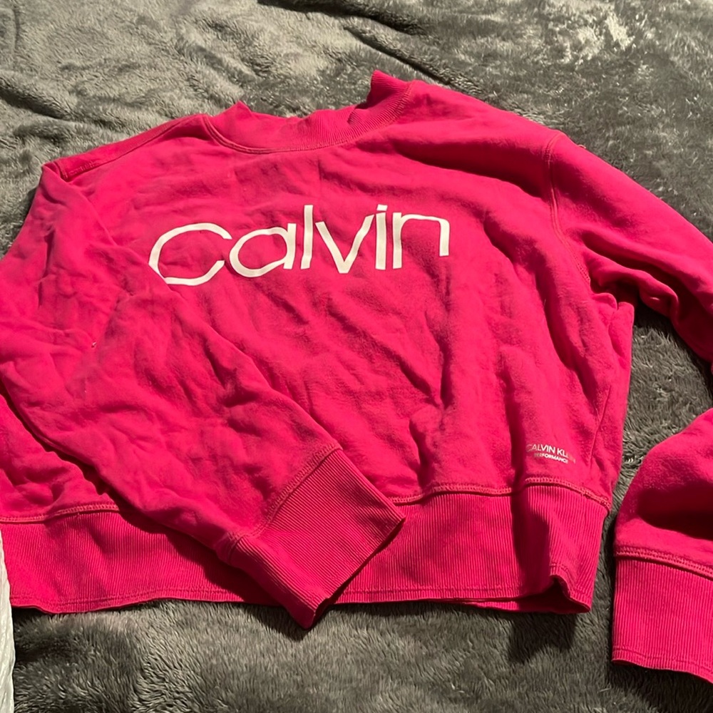 Calvin Klein sweater fits like a s/m